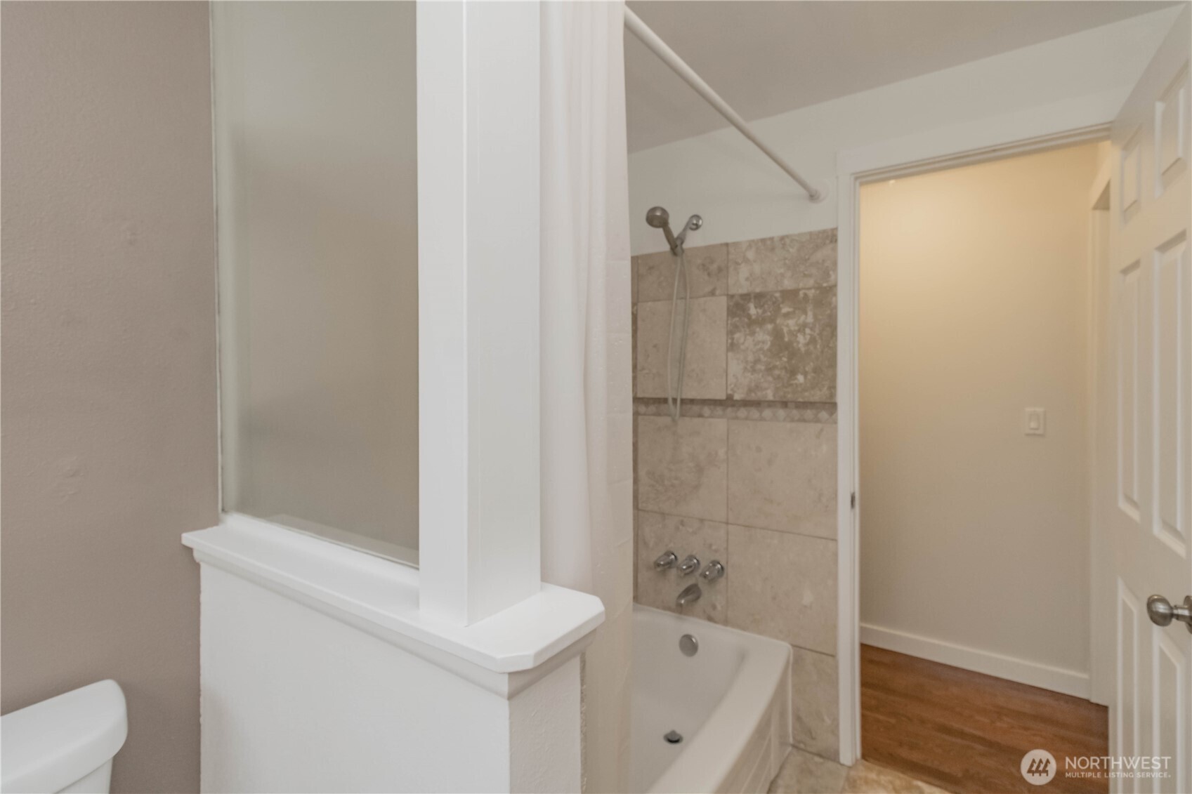 1060 Lynnwood Avenue NE, Renton, WA 98056