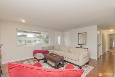 1060 Lynnwood Avenue NE, Renton, WA 98056 - Photo 8