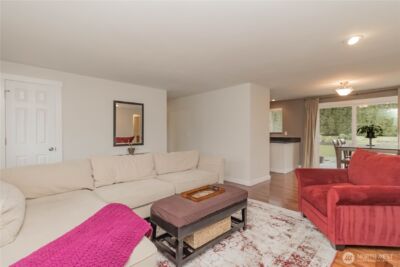 1060 Lynnwood Avenue NE, Renton, WA 98056 - Photo 9