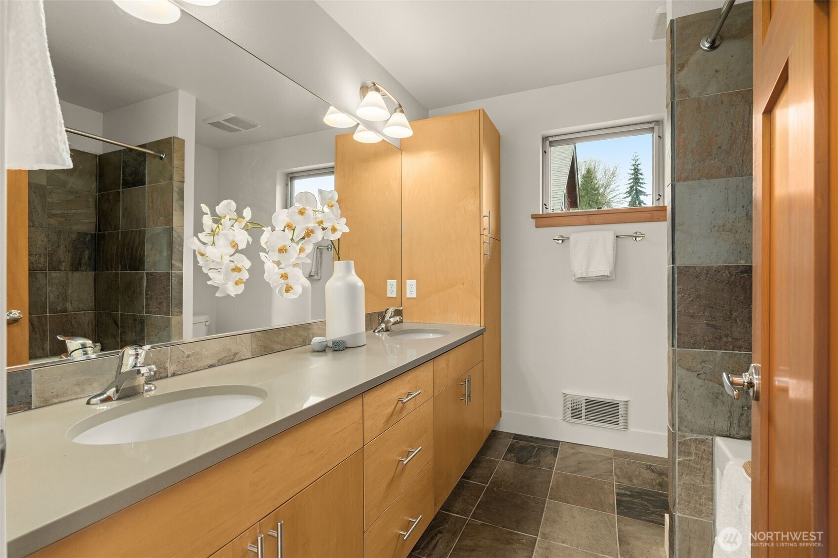 2815 24th Avenue S, Seattle, WA 98144-5313