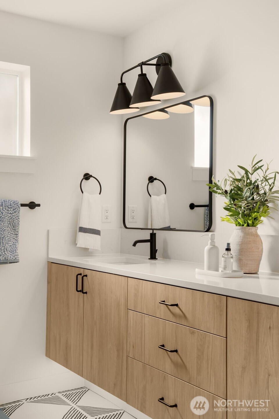 7341 B 21st Avenue NE, Seattle, WA 98115