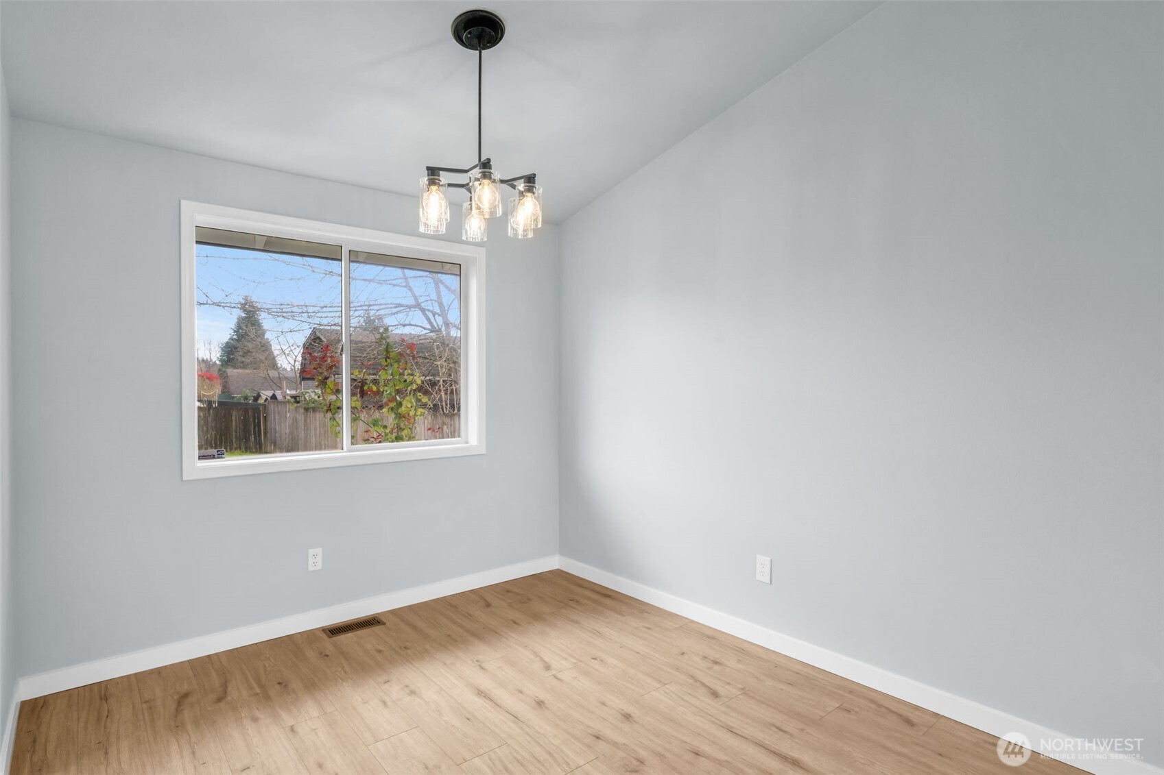 2205 65th Avenue NE, Tacoma, WA 98422