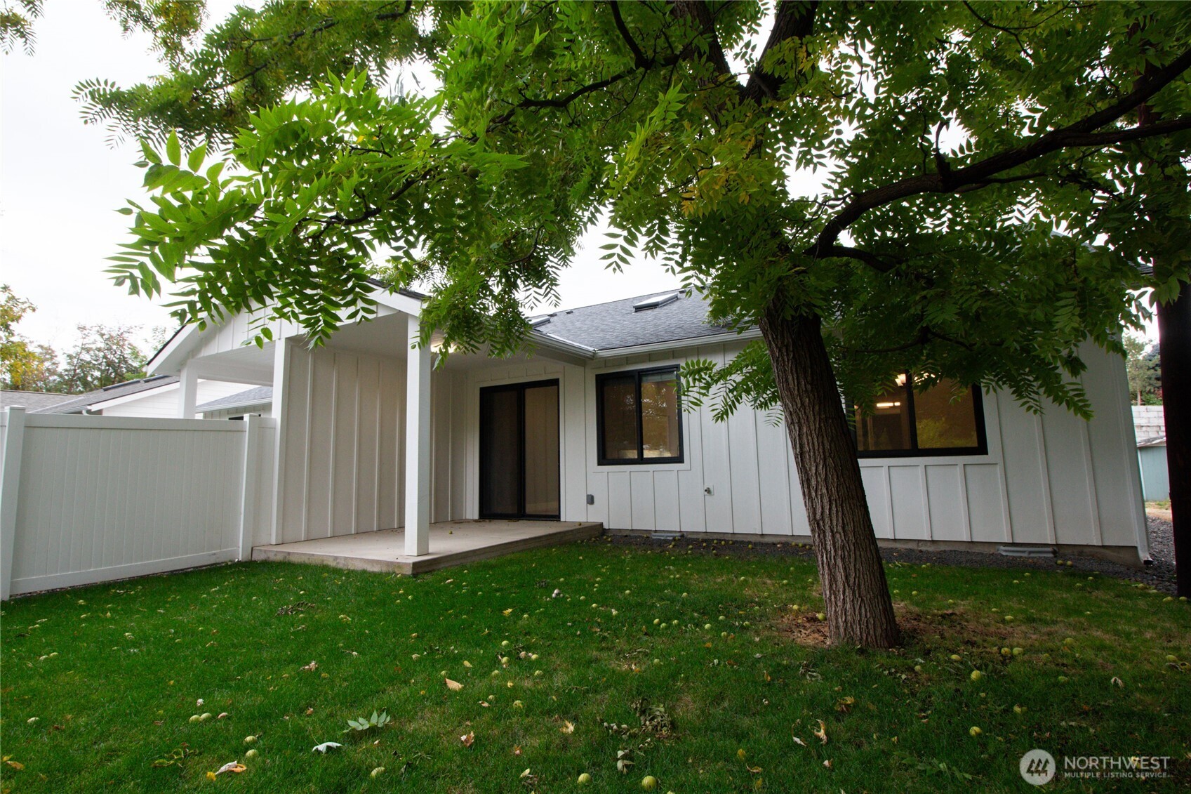 1037 Date Avenue , College Place, WA 99324