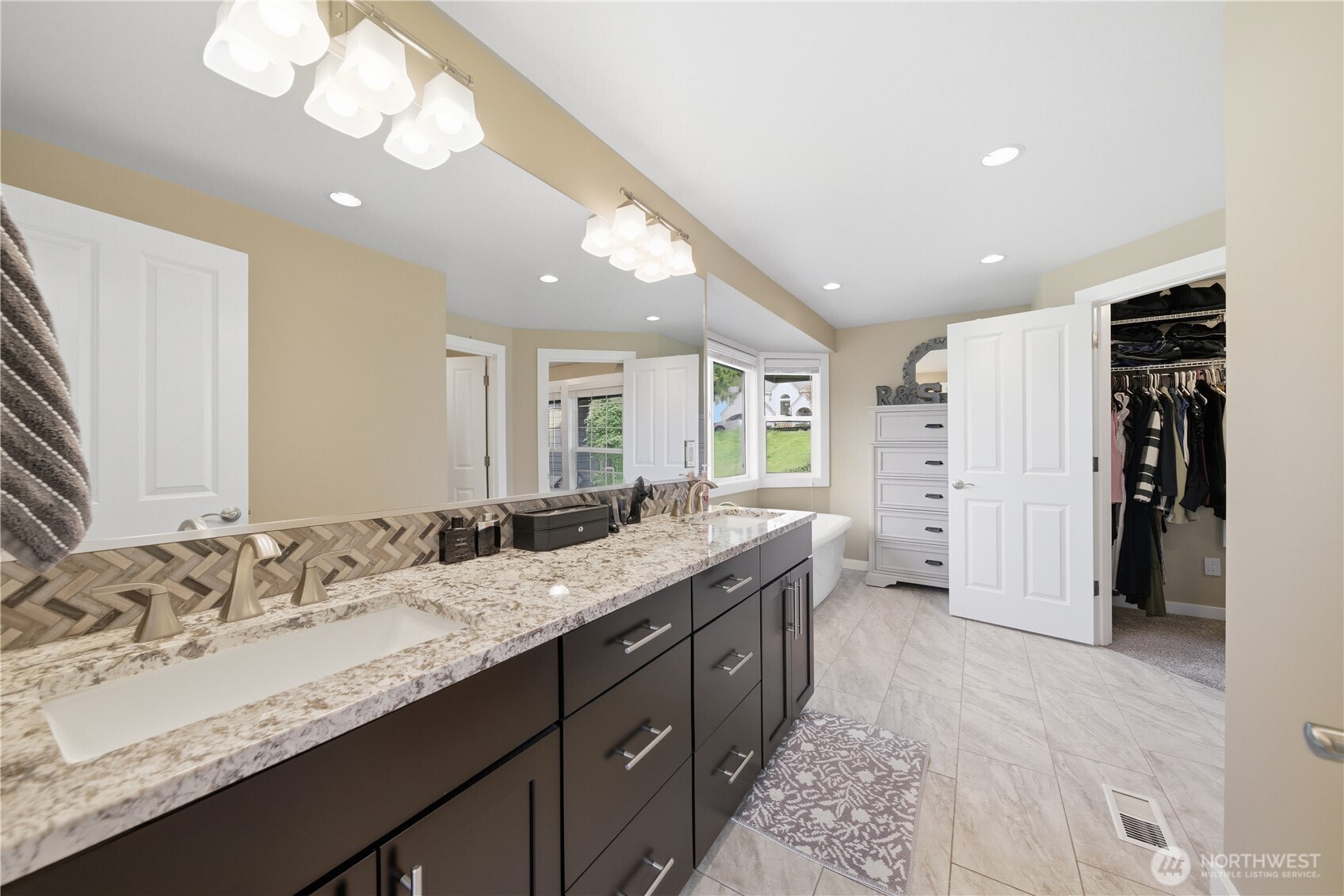 4918 Jenks Point Way E, Lake Tapps, WA 98391