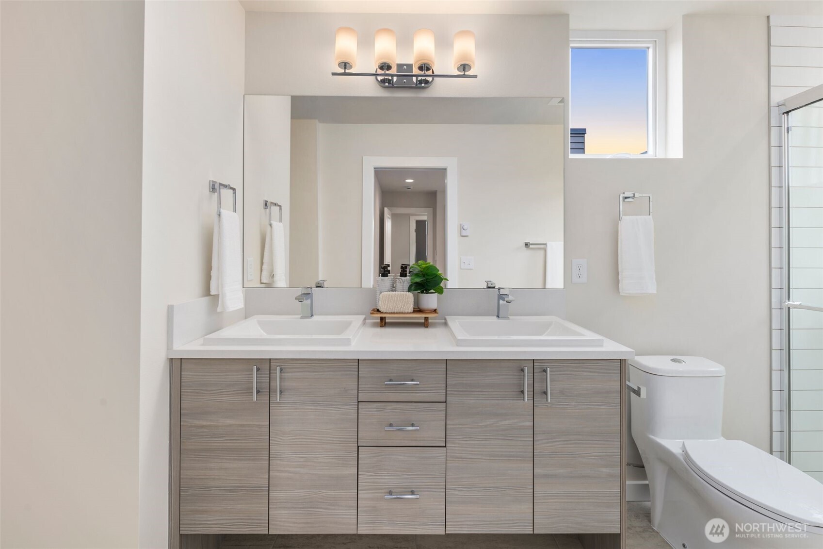 9239 B 16th Avenue SW, Seattle, WA 98106