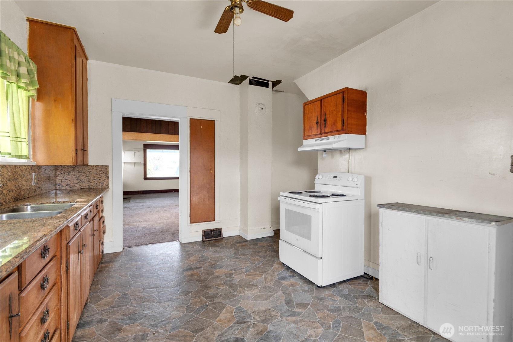 1208 S Ainsworth Avenue , Tacoma, WA 98405