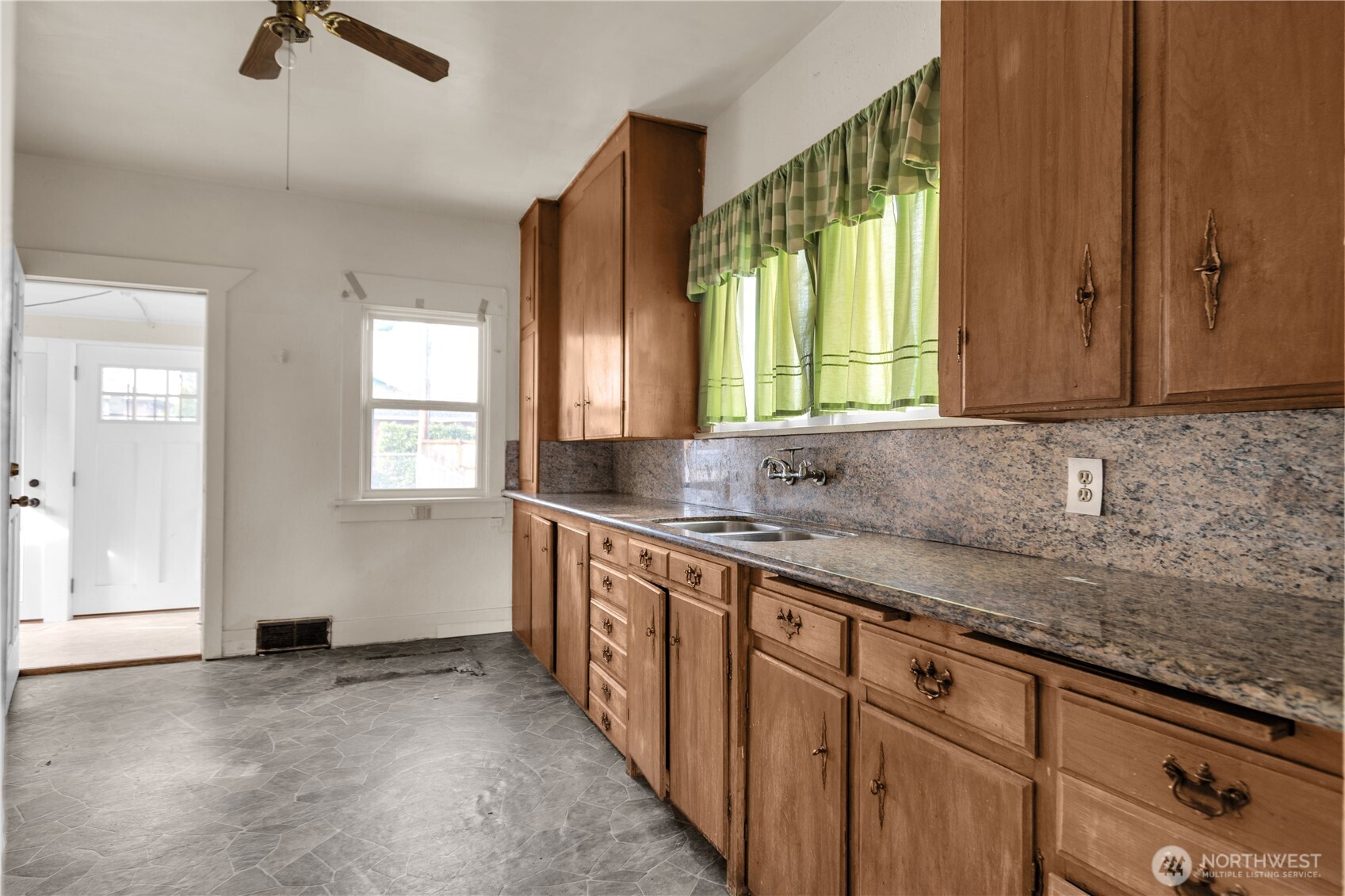 1208 S Ainsworth Avenue , Tacoma, WA 98405
