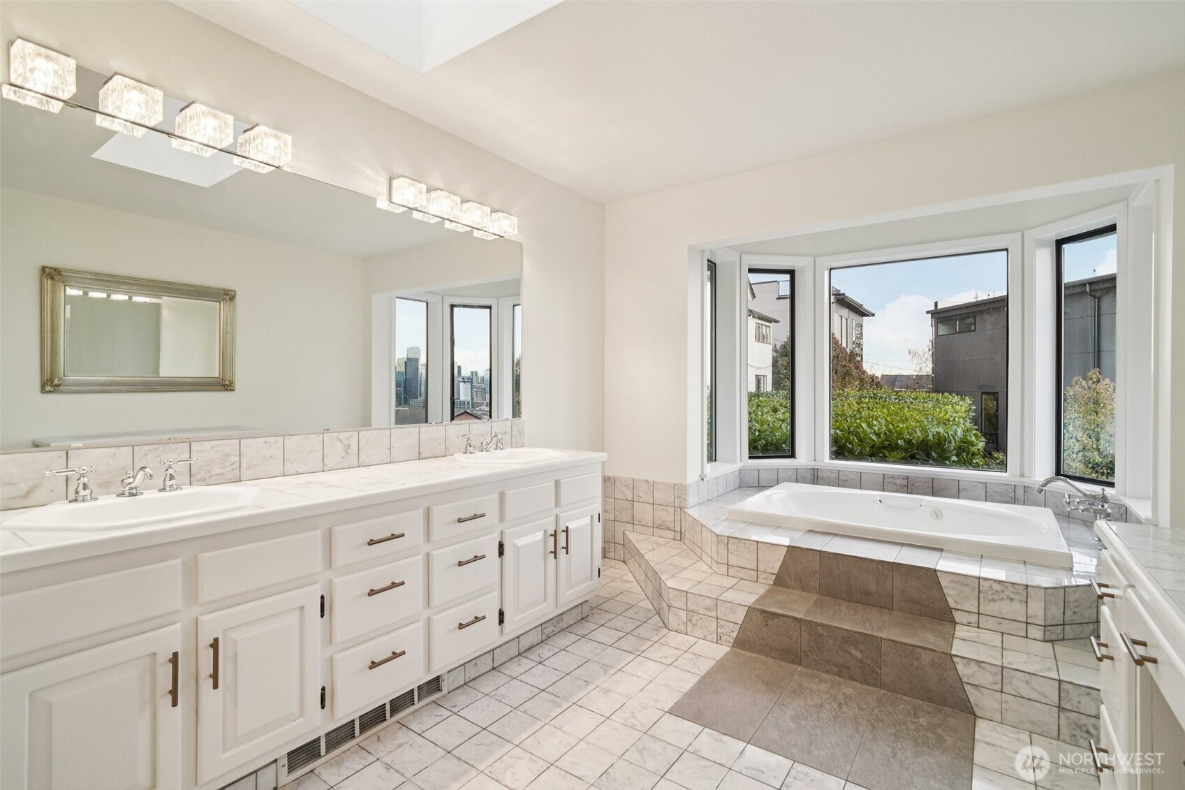 1114 2nd Avenue N, Seattle, WA 98109