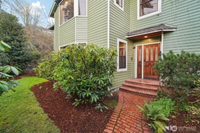 1114 2nd Avenue N, Seattle, WA 98109 - Photo 2