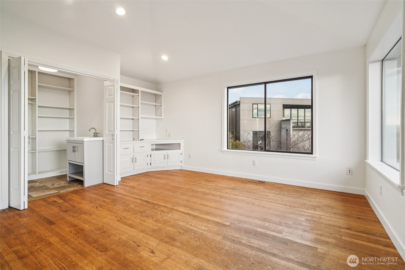 1114 2nd Avenue N, Seattle, WA 98109