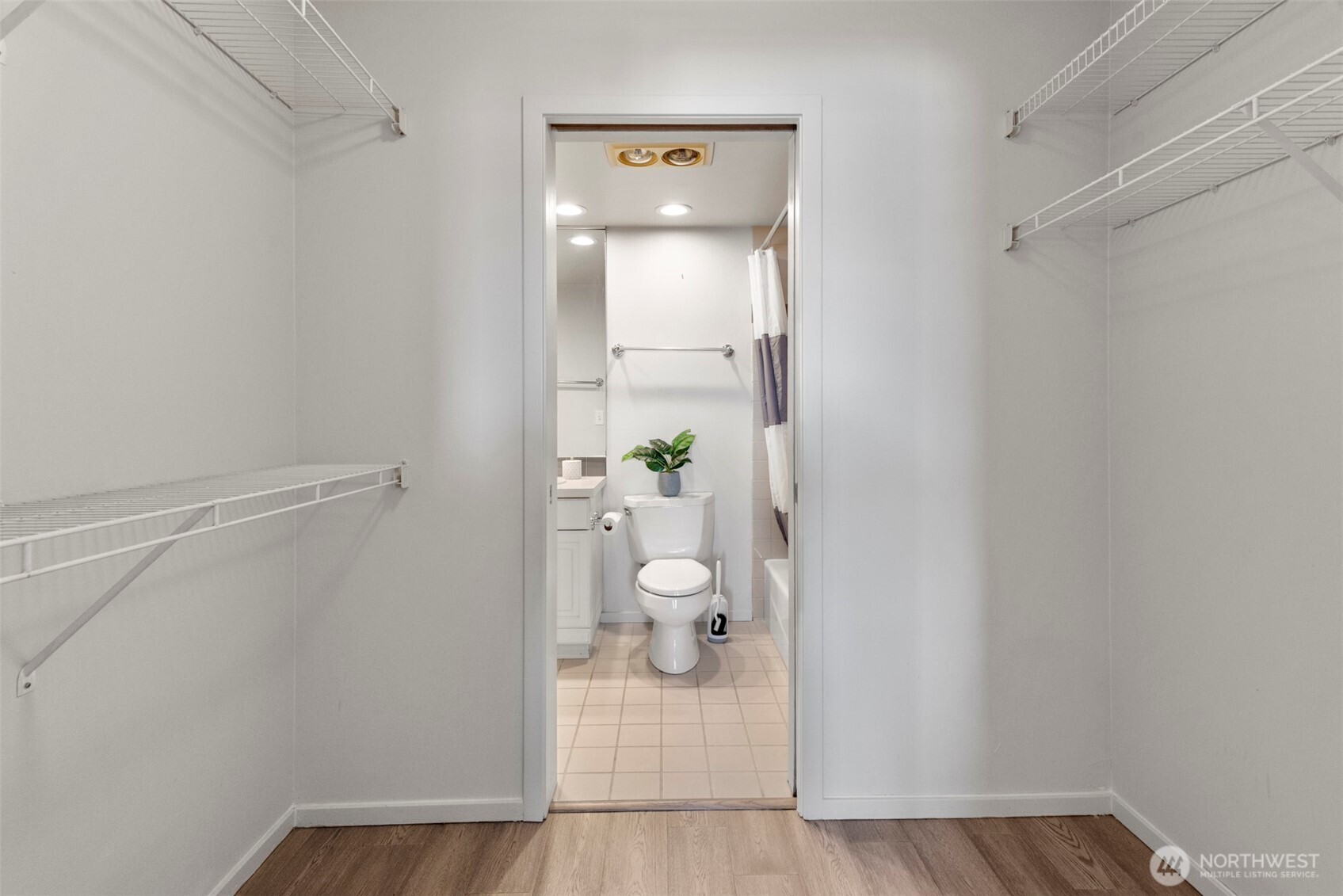 2400 8th Avenue N #1S, Seattle, WA 98109