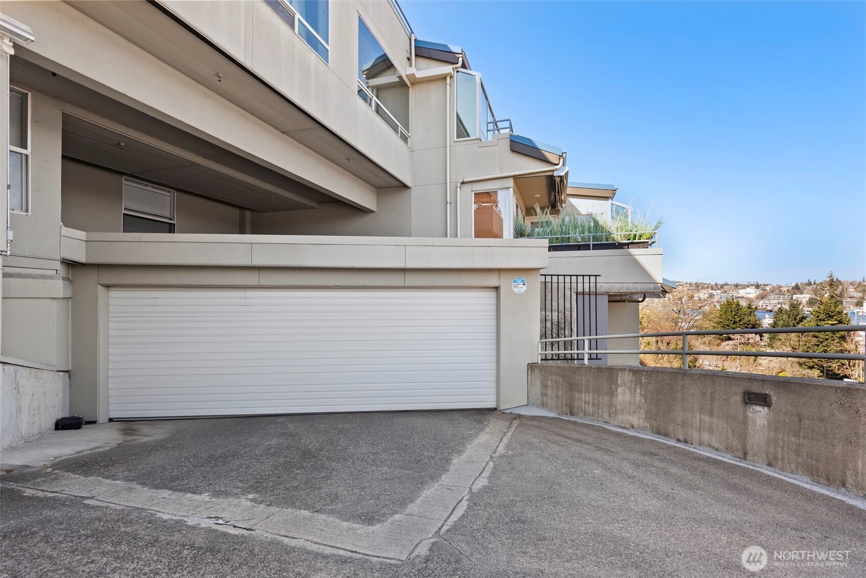 2400 8th Avenue N #1S, Seattle, WA 98109