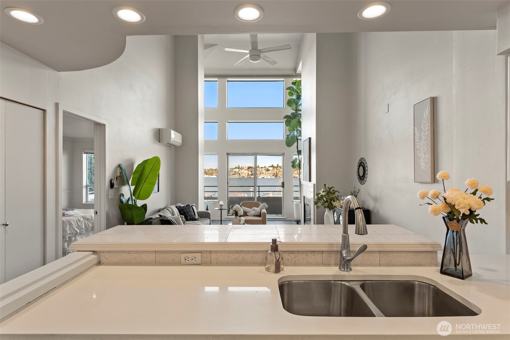 2400 8th Avenue N #1S, Seattle, WA 98109