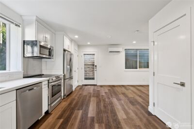 5257 Brooklyn Avenue NE, Seattle, WA 98105 - Photo 8