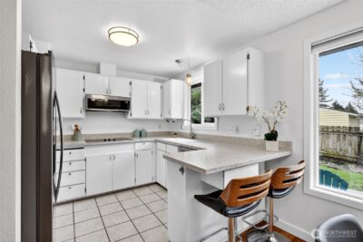 927 S 240th Place , Des Moines, WA 98198 - Photo 11