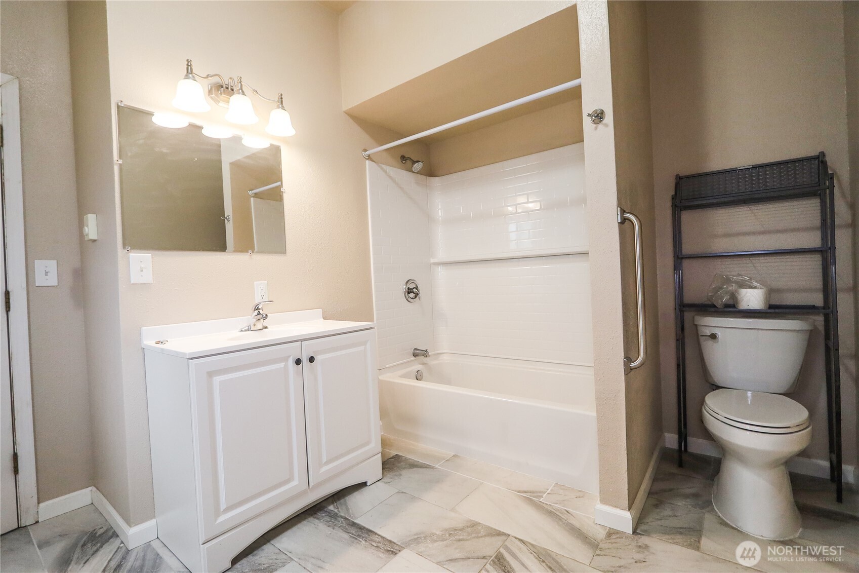 912 Ramer Avenue , Hoquiam, WA 98550