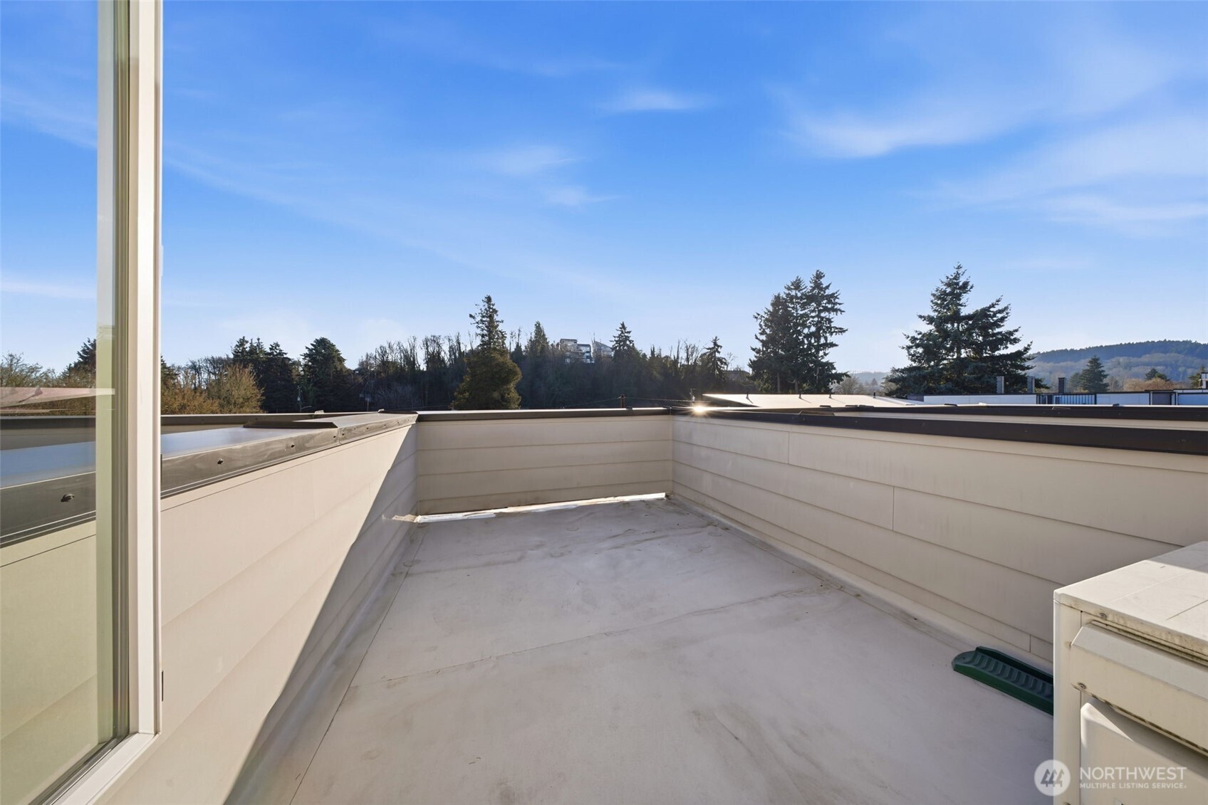 1055 S Cloverdale Street , Seattle, WA 98108-4744