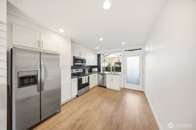 1055 S Cloverdale Street , Seattle, WA 98108-4744 - Photo 7