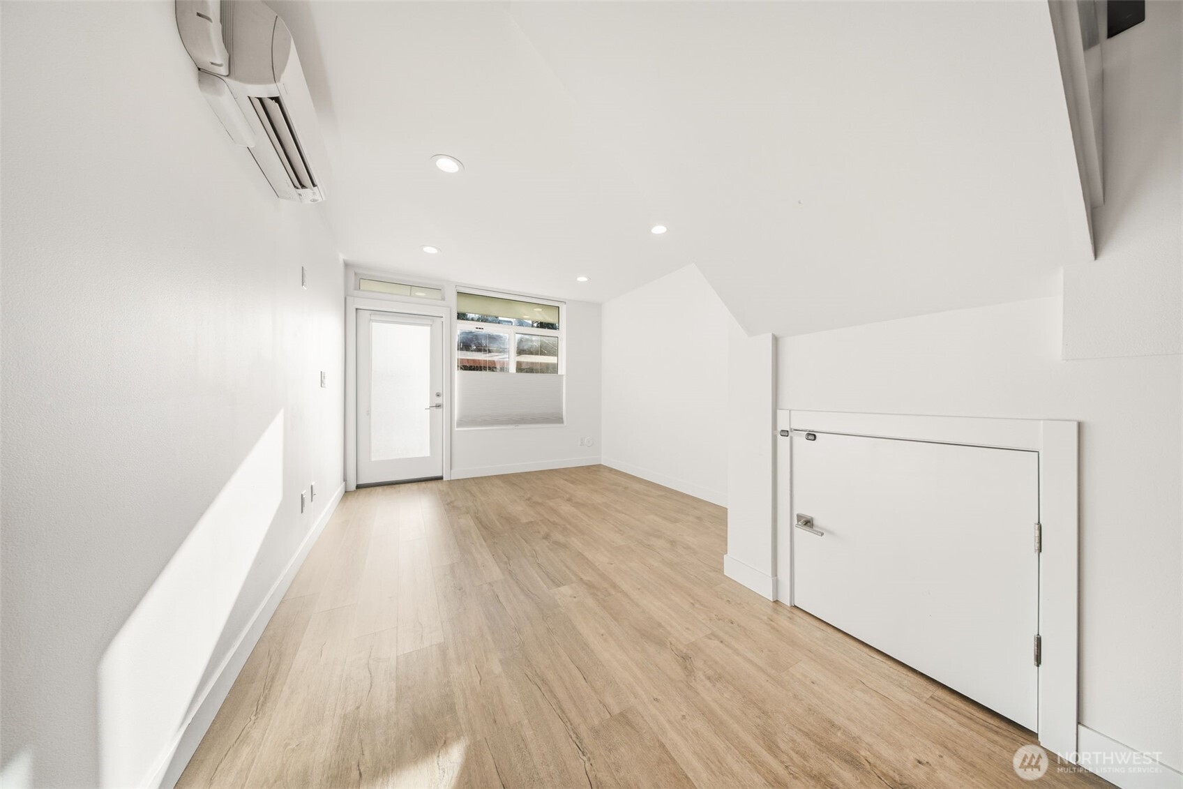 1055 S Cloverdale Street , Seattle, WA 98108-4744