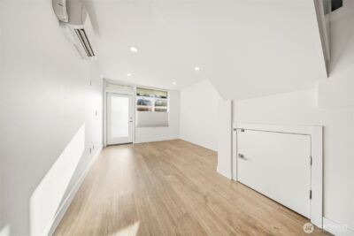 1055 S Cloverdale Street , Seattle, WA 98108-4744 - Photo 9