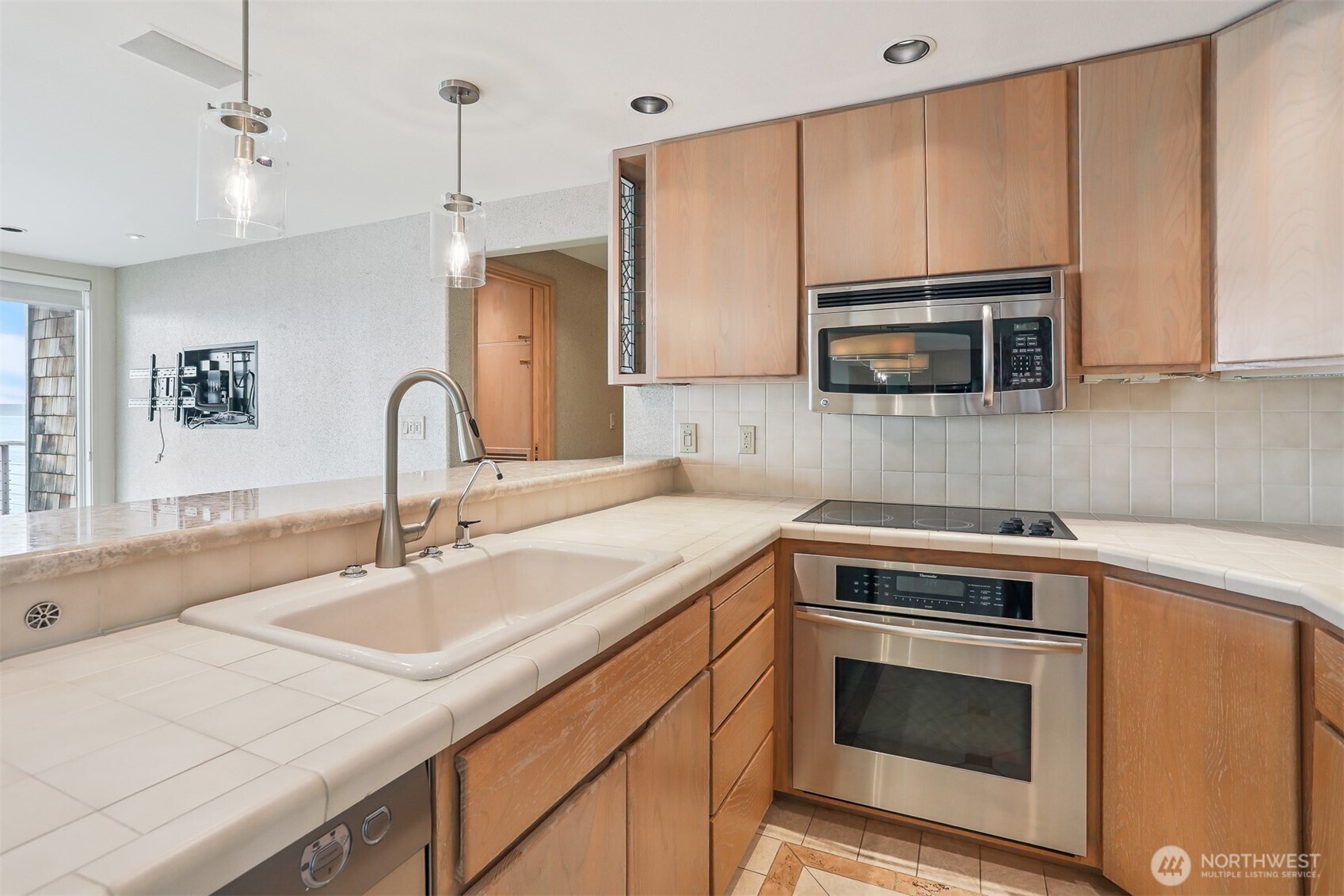 3717 Beach Drive SW #214, Seattle, WA 98116