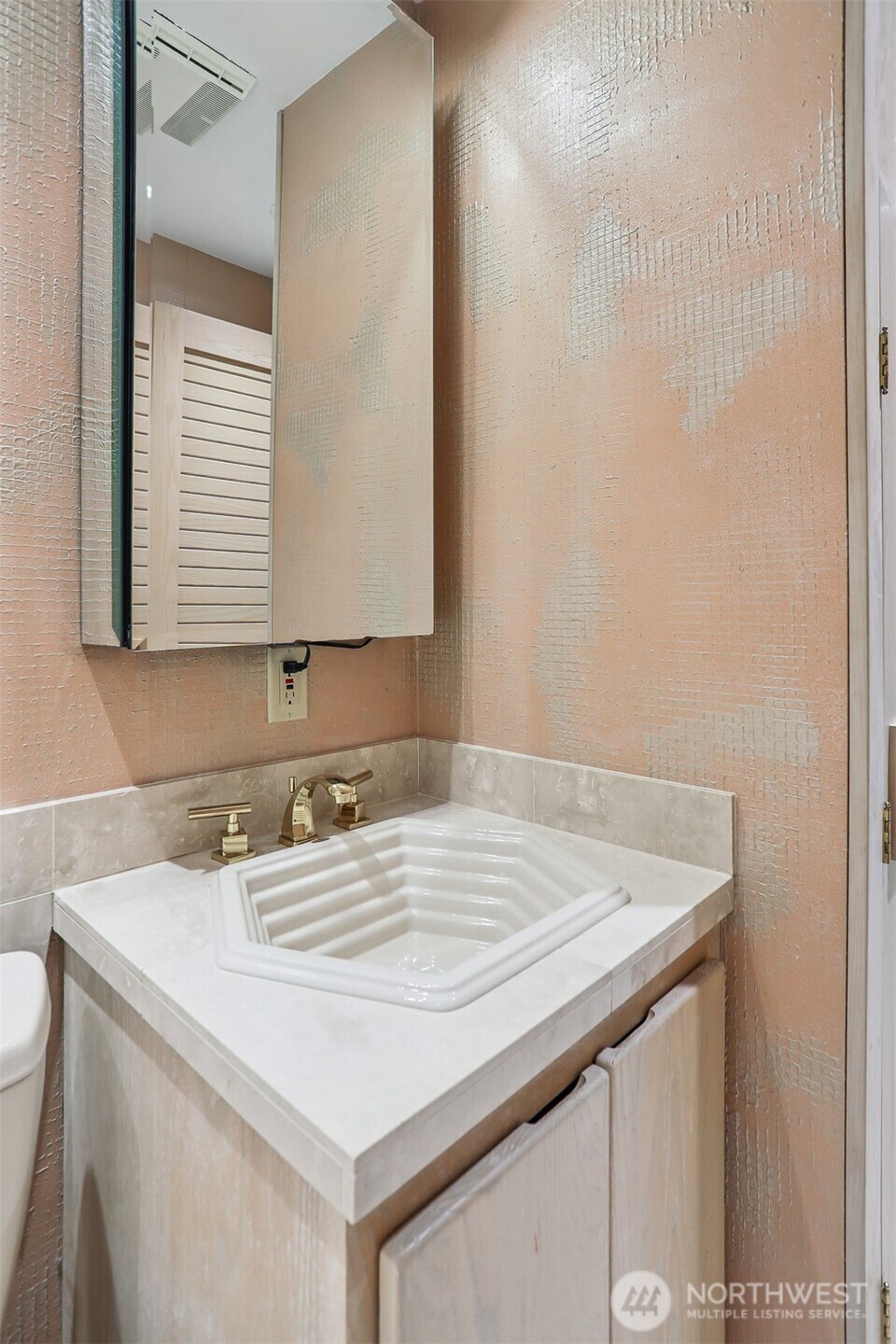 3717 Beach Drive SW #214, Seattle, WA 98116