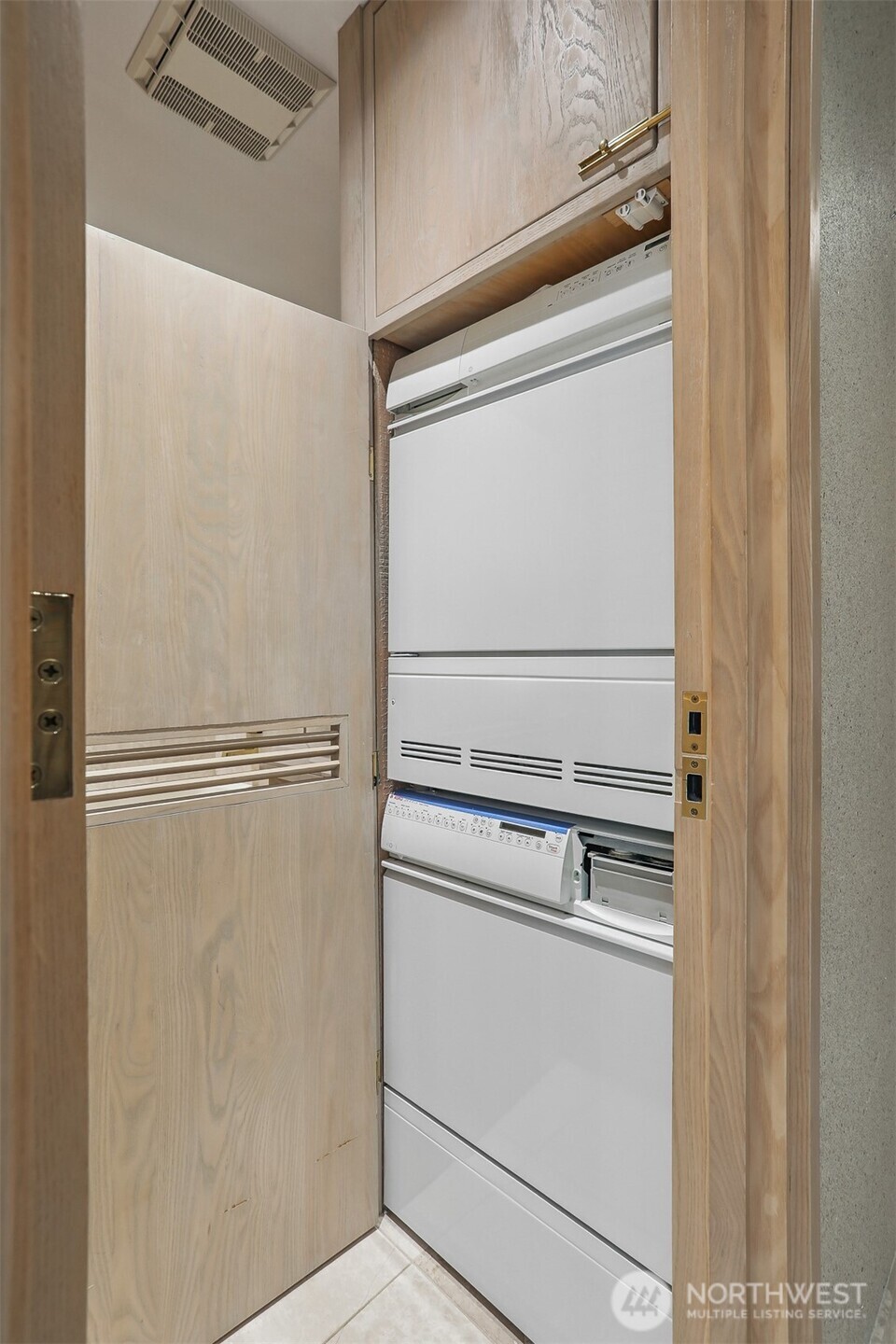 3717 Beach Drive SW #214, Seattle, WA 98116