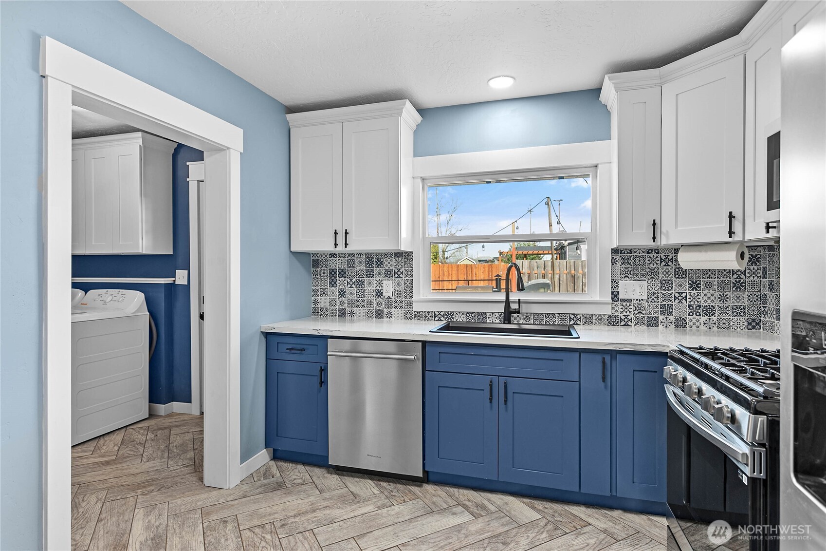 208 Harrison Street , Sumas, WA 98295