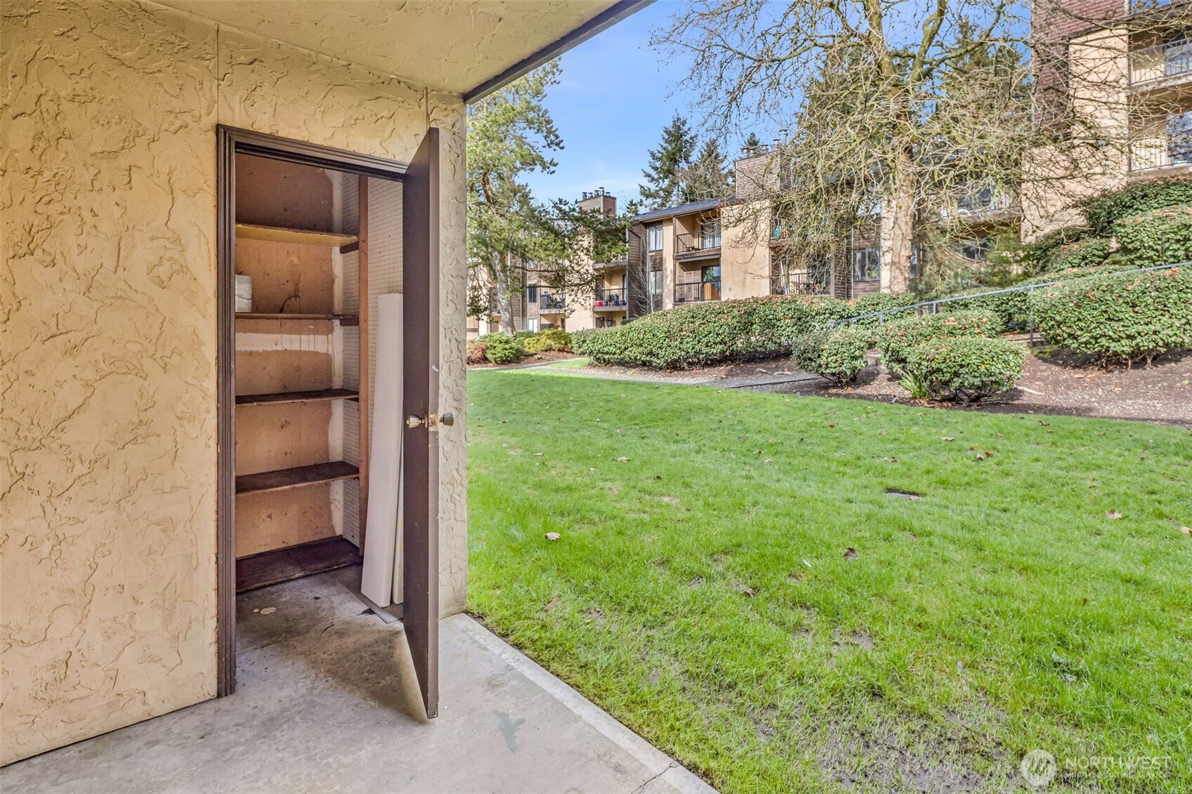 12520 NE 145th Street #E-33, Kirkland, WA 98034