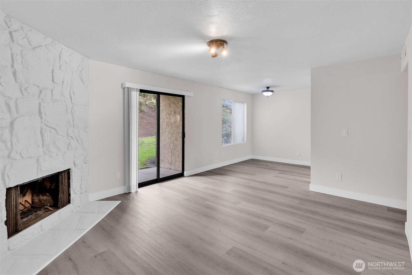 12520 NE 145th Street #E-33, Kirkland, WA 98034