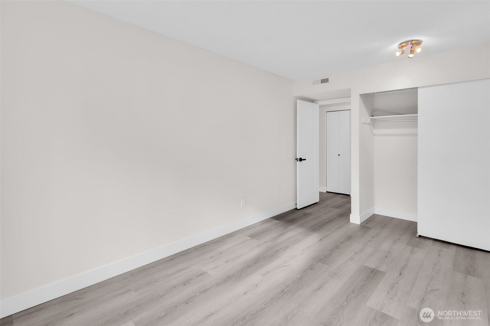 12520 NE 145th Street #E-33, Kirkland, WA 98034