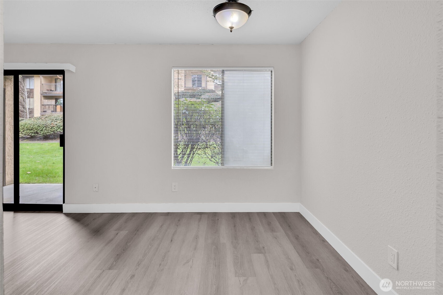 12520 NE 145th Street #E-33, Kirkland, WA 98034