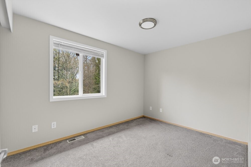 1212 N 12th Place , Mount Vernon, WA 98273