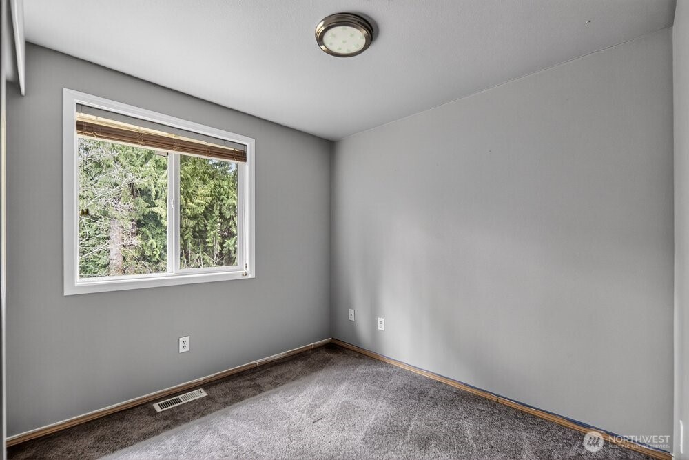 1212 N 12th Place , Mount Vernon, WA 98273