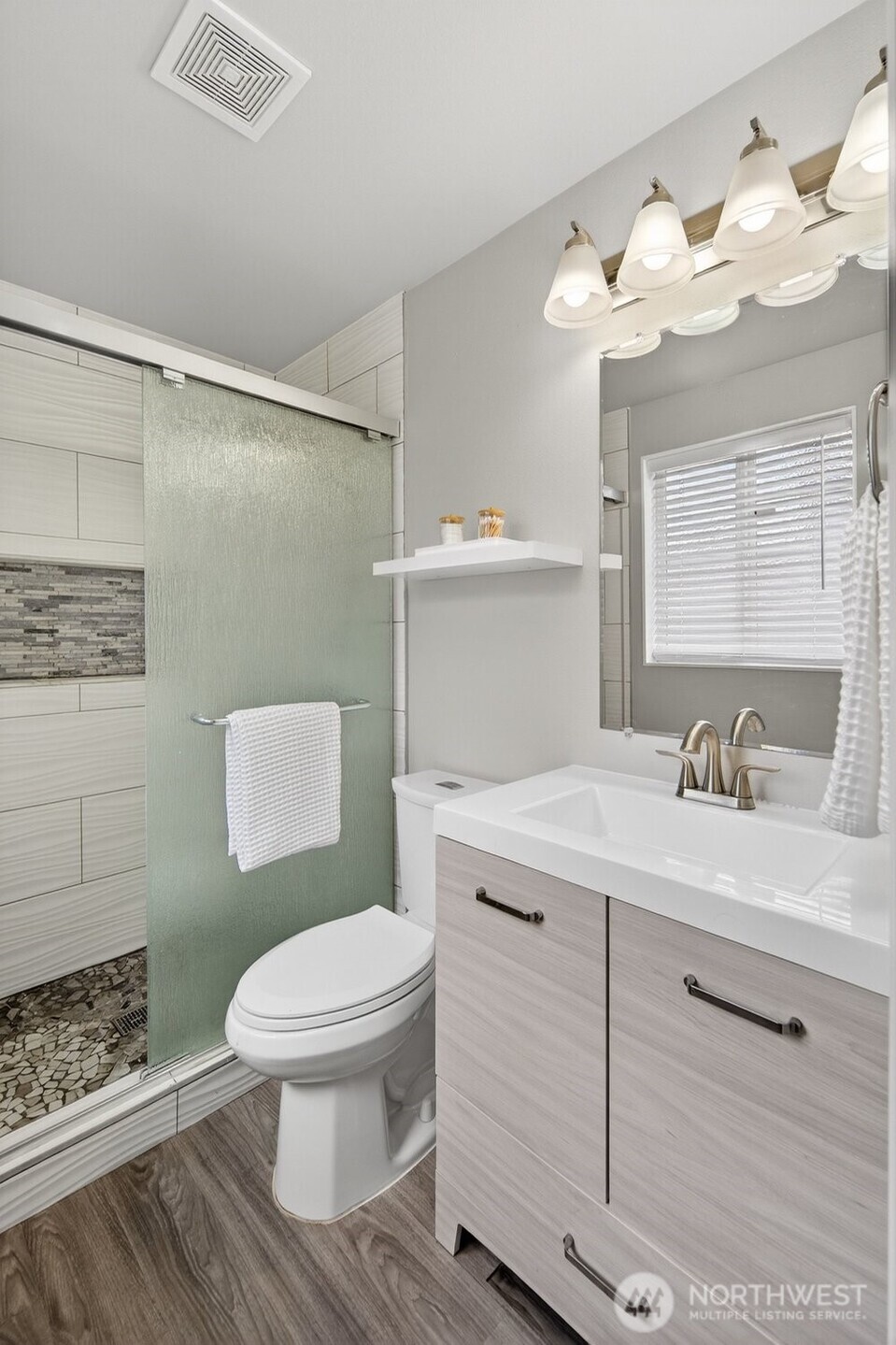 1212 N 12th Place , Mount Vernon, WA 98273