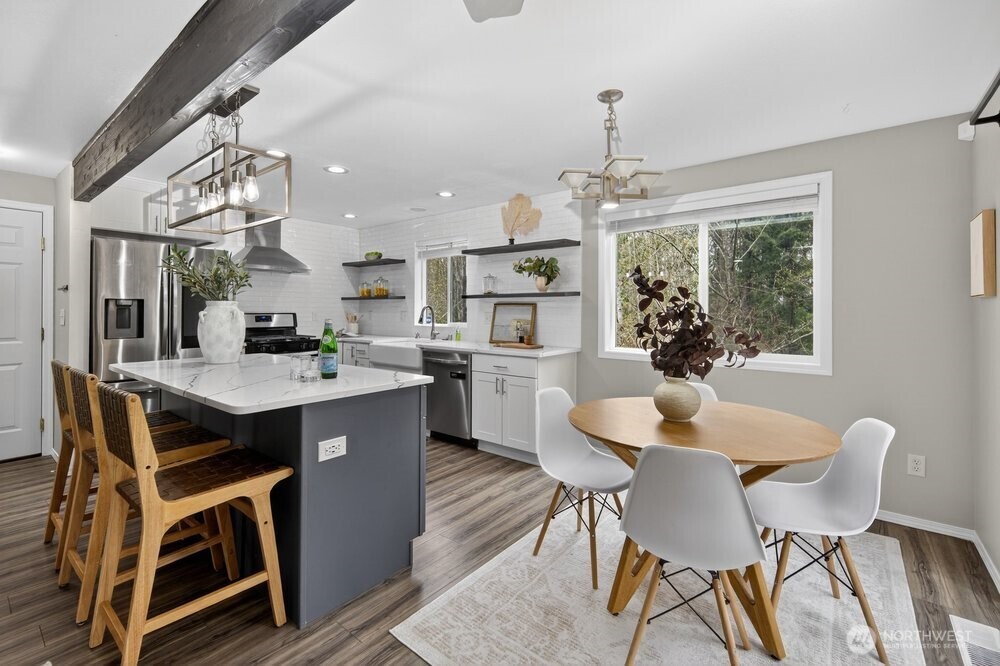 1212 N 12th Place , Mount Vernon, WA 98273