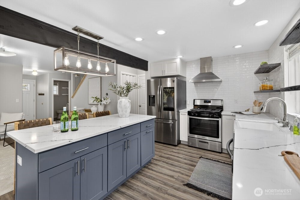 1212 N 12th Place , Mount Vernon, WA 98273