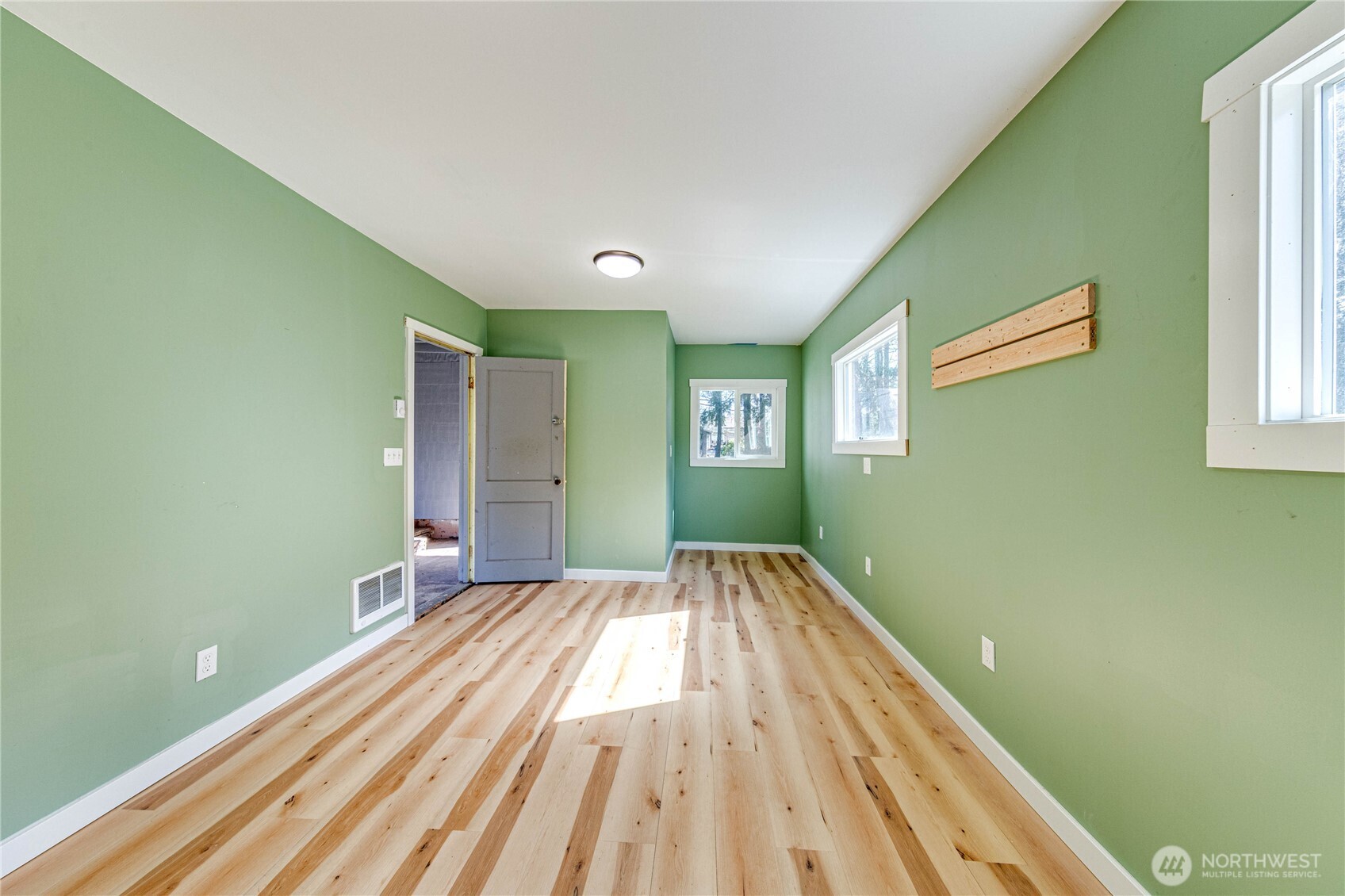 2016 W 10th Street , Port Angeles, WA 98363