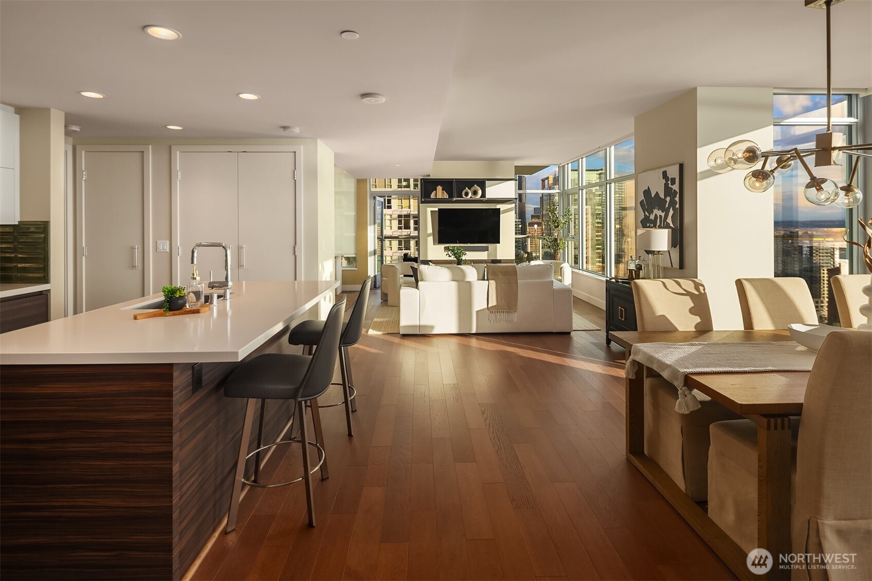 583 Battery Street #3406N, Seattle, WA 98121