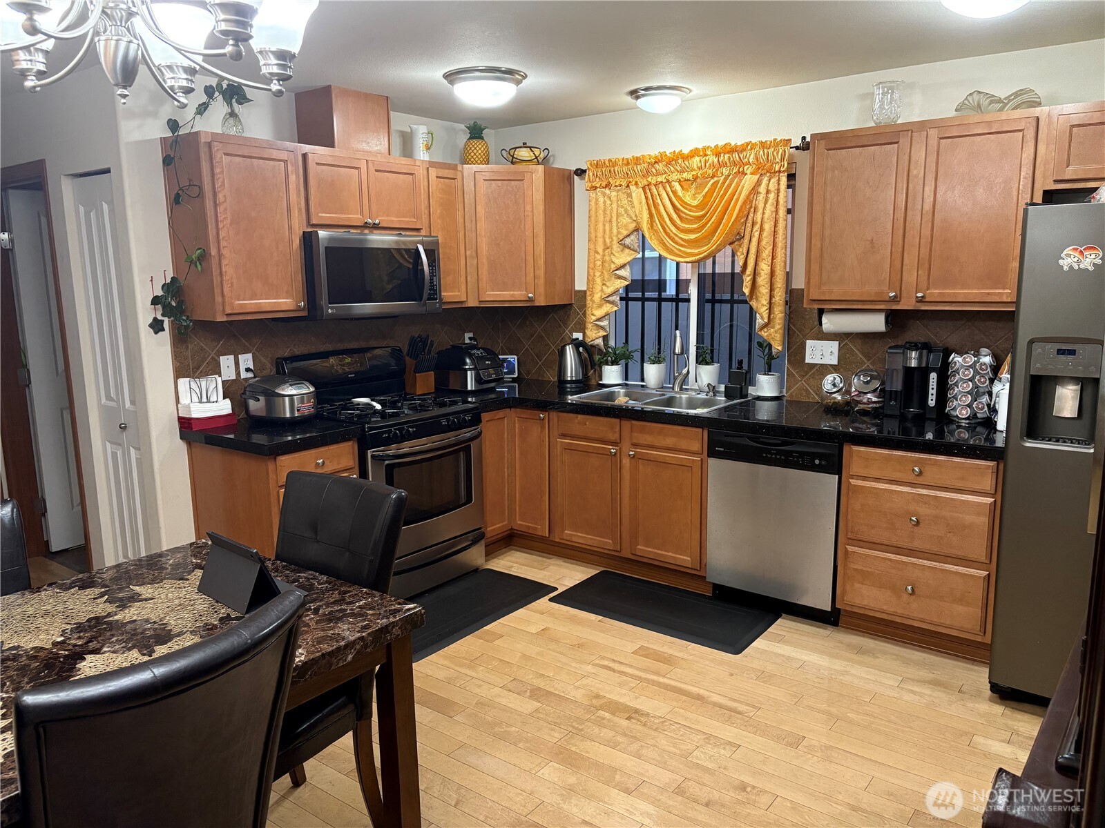 10050 19th Avenue SW, Seattle, WA 98146