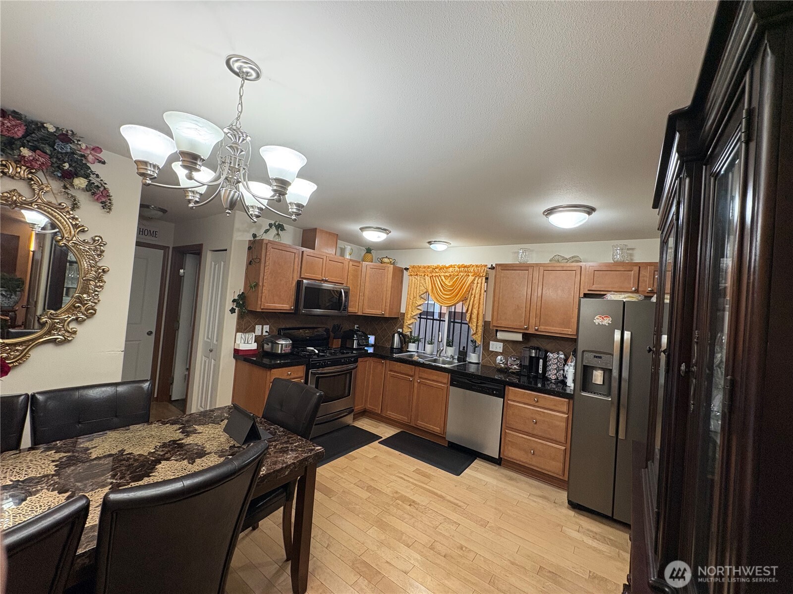 10050 19th Avenue SW, Seattle, WA 98146