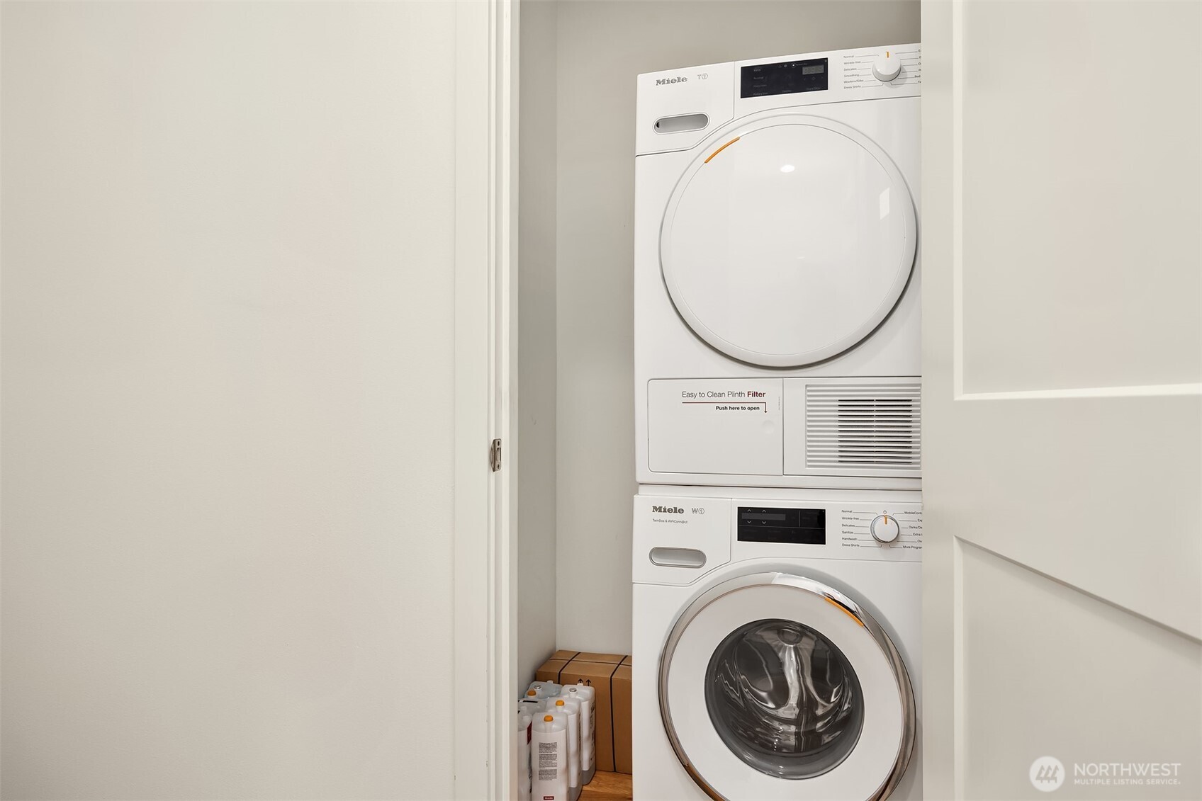 2005 Dexter Avenue N #B, Seattle, WA 98109