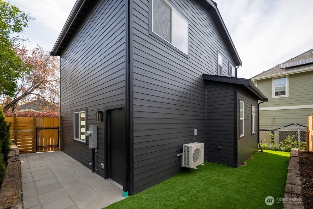 4725 S Findlay Street , Seattle, WA 98118