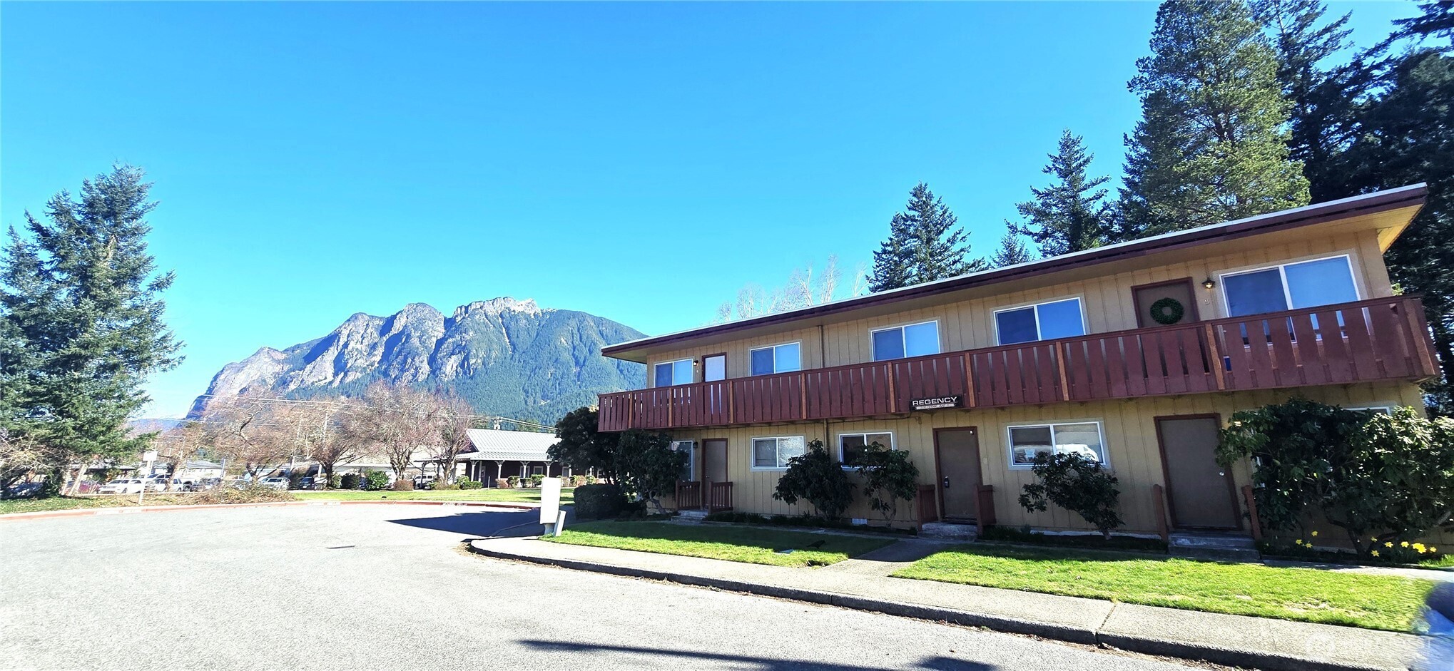 226 Cedar Ave S, North Bend, WA 98045