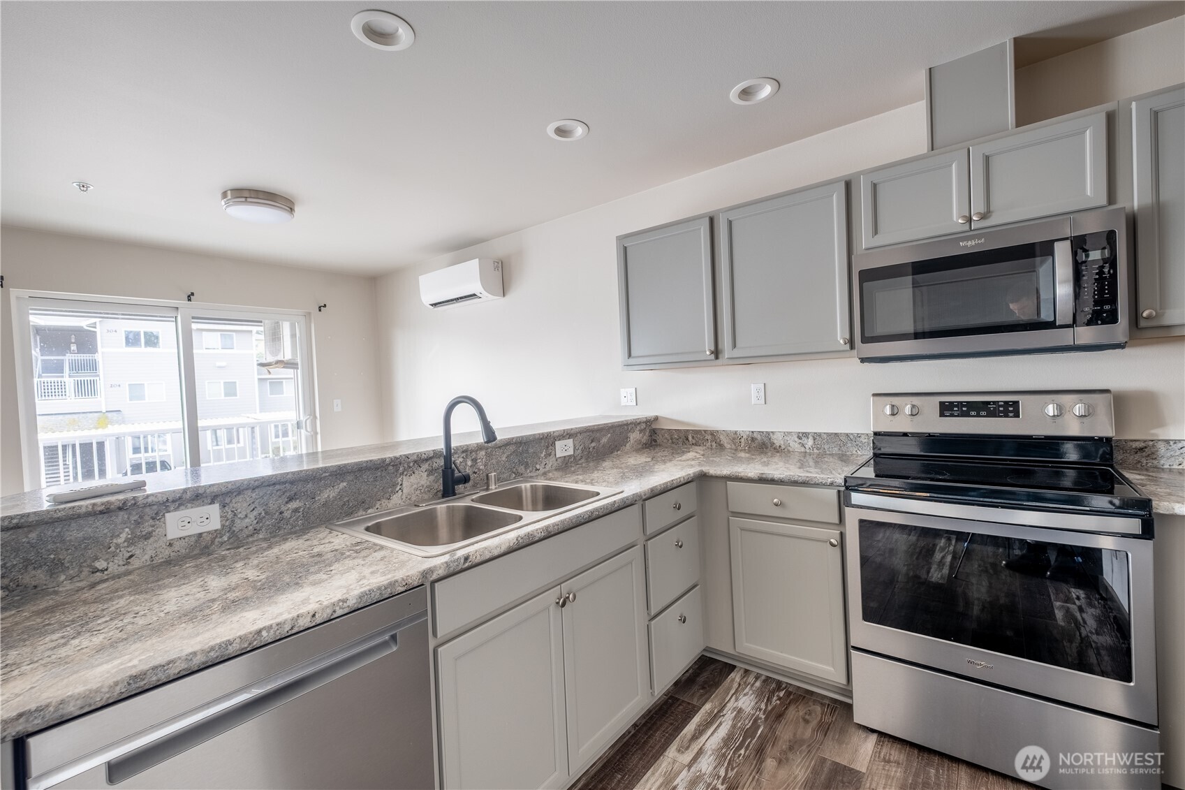 1651 SW Mulberry #E303, Oak Harbor, WA 98277