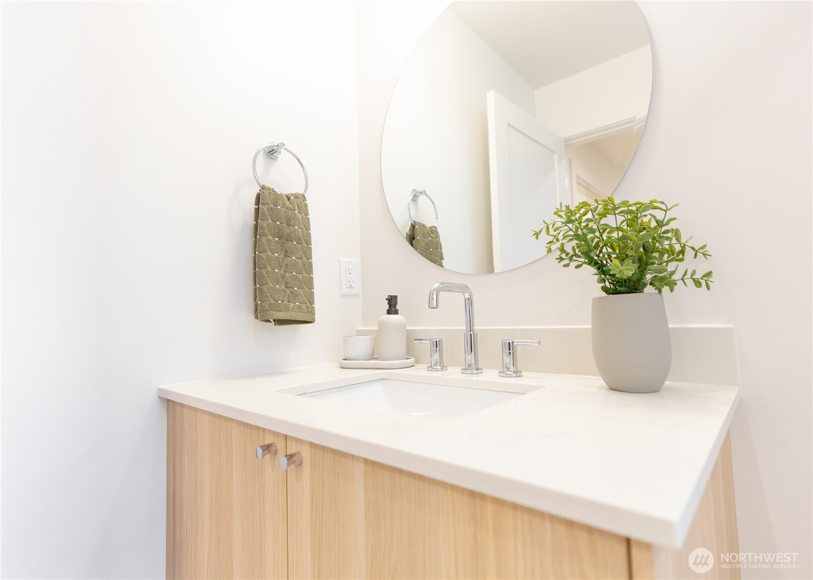 1528 25th Avenue , Seattle, WA 98122