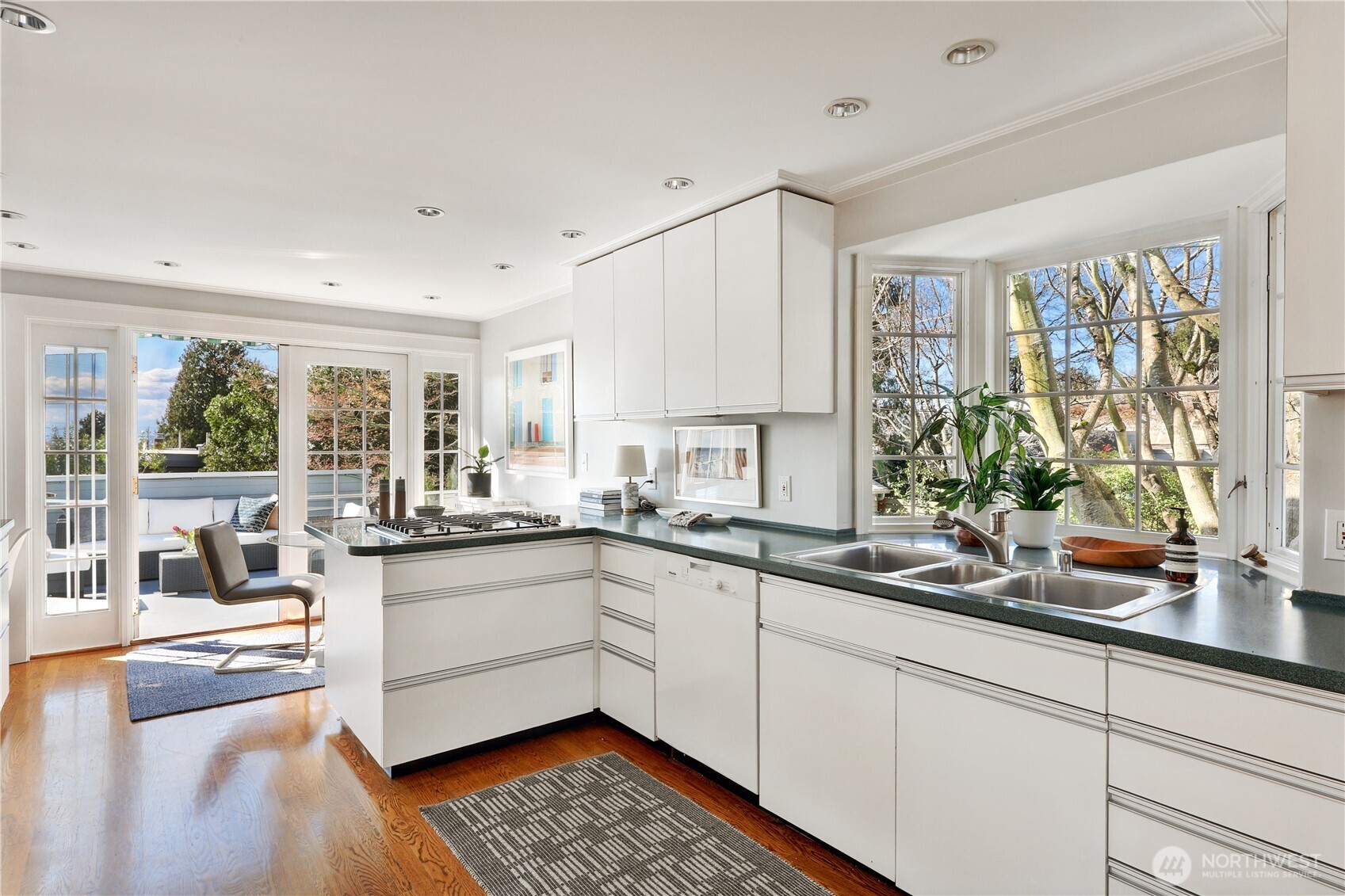 901 11th Avenue E, Seattle, WA 98102