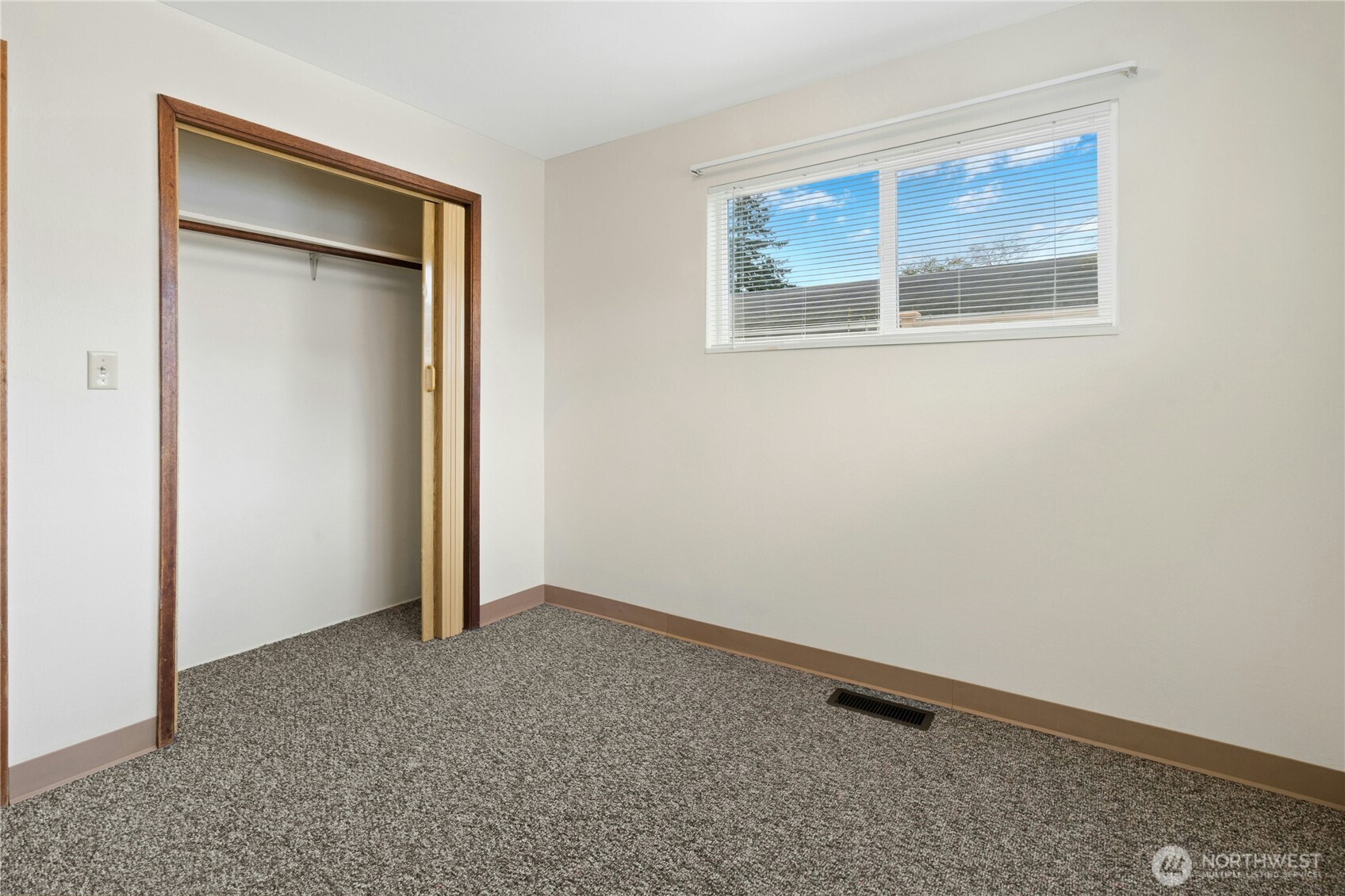 9052 12th Avenue NW, Seattle, WA 98117