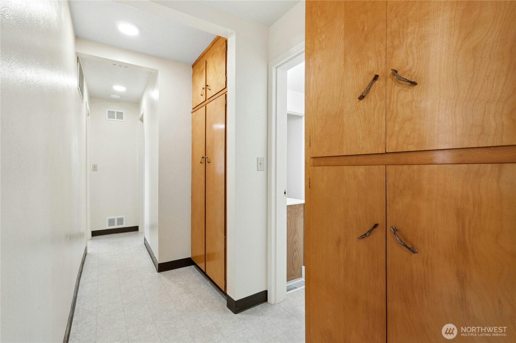 9052 12th Avenue NW, Seattle, WA 98117