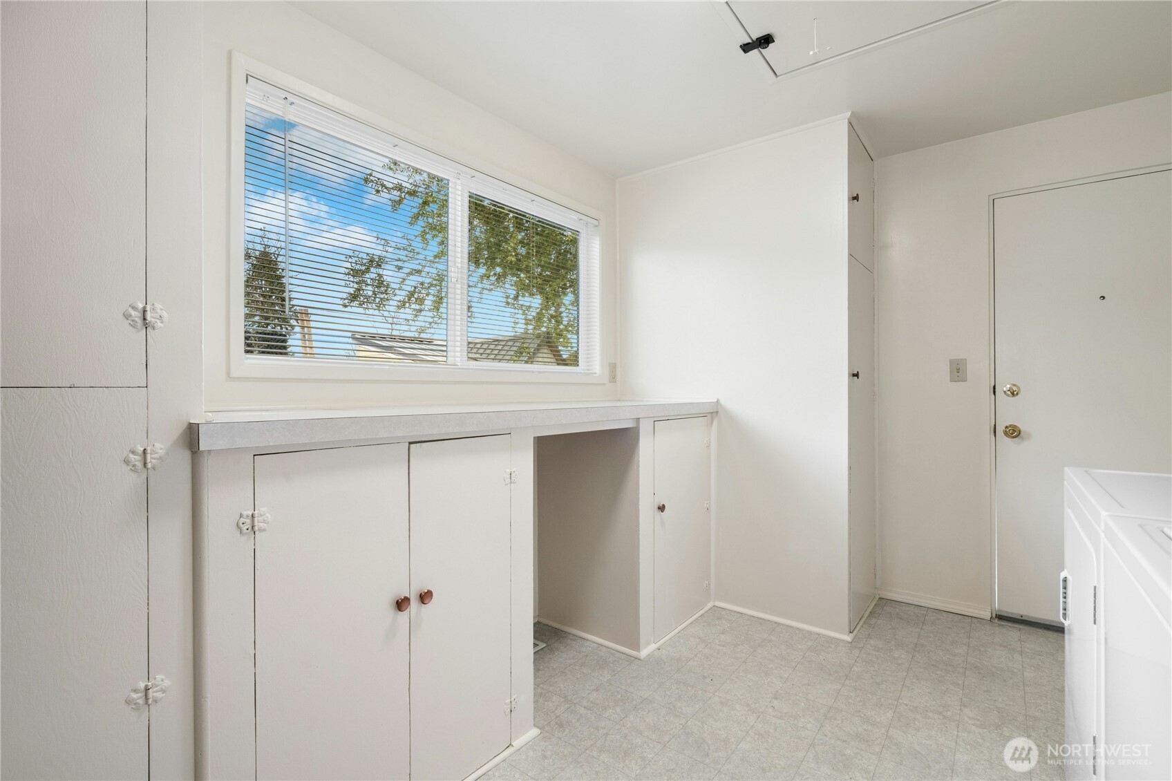 9052 12th Avenue NW, Seattle, WA 98117